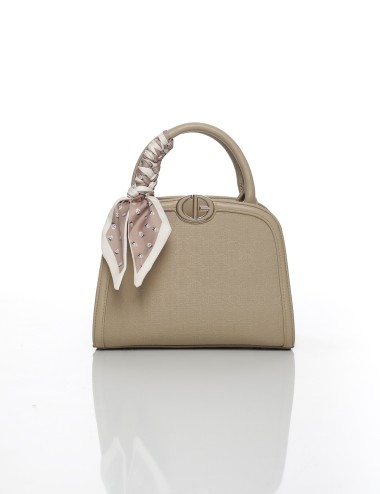 Cette image contient Sac à Main Imprimé avec Foulard Joliesse chez Joliesse. à 129,99 TND en Tunisie. L'hexa de l'arrière plan e