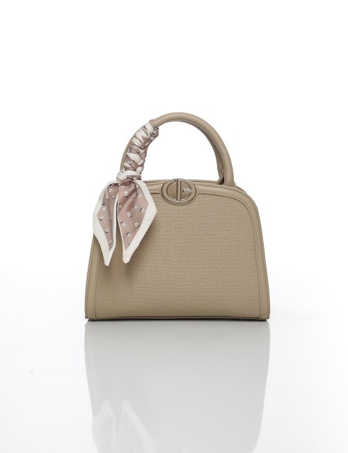 Cette image contient Sac à Main Imprimé avec Foulard Joliesse chez Joliesse. à 129,99 TND en Tunisie. L'hexa de l'arrière plan e