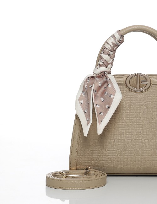 Cette image contient Sac à Main Imprimé avec Foulard Joliesse chez Joliesse. à 129,99 TND en Tunisie. L'hexa de l'arrière plan e