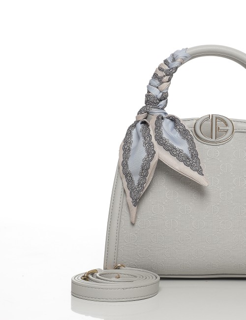 Cette image contient Sac à Main Imprimé avec Foulard Joliesse chez Joliesse. à 129,99 TND en Tunisie. L'hexa de l'arrière plan e