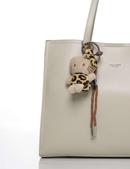 Cette image contient Grand Sac Cabas avec Porte-Clés Peluche Joliesse chez Joliesse. à 149,99 TND en Tunisie. L'hexa de l'arrièr