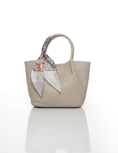 Cette image contient Sac Cabas Élégant avec Foulard chez Joliesse. à 119,99 TND en Tunisie. L'hexa de l'arrière plan est #E7E7E7