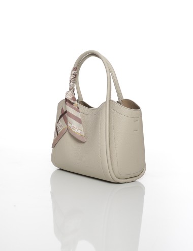 Cette image contient Sac Cabas Élégant avec Foulard chez Joliesse. à 119,99 TND en Tunisie. L'hexa de l'arrière plan est #E7E7E7