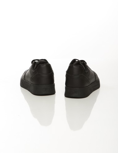 Cette image contient Baskets classiques unisexes blanches et noires chez Joliesse. à 79,99 TND en Tunisie. L'hexa de l'arrière p