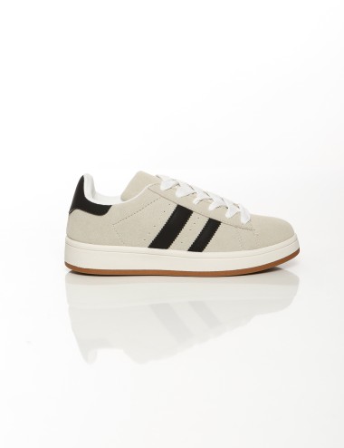 Cette image contient Baskets en daim beige et marron avec bandes noires chez Joliesse. à 89,99 TND en Tunisie. L'hexa de l'arriè