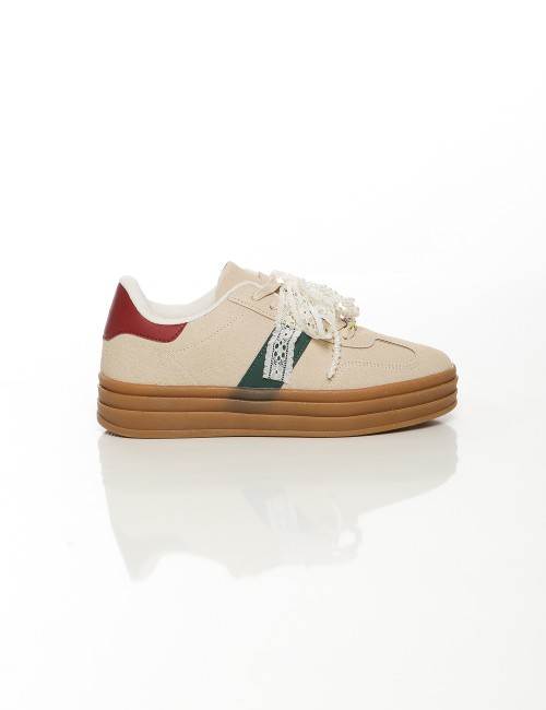 Cette image contient Baskets à plateforme avec perles Blanc, Beige et Rose chez Joliesse. à 99,99 TND en Tunisie. L'hexa de l'ar