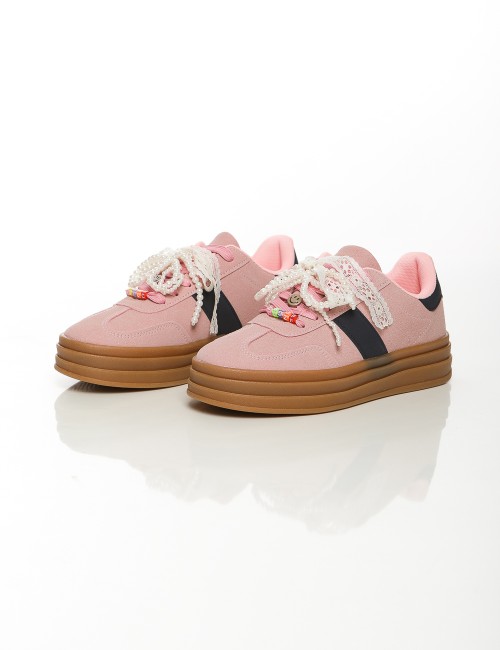 Cette image contient Baskets à plateforme avec perles Blanc, Beige et Rose chez Joliesse. à 99,99 TND en Tunisie. L'hexa de l'ar