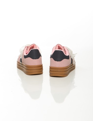Cette image contient Baskets à plateforme avec perles Blanc, Beige et Rose chez Joliesse. à 99,99 TND en Tunisie. L'hexa de l'ar