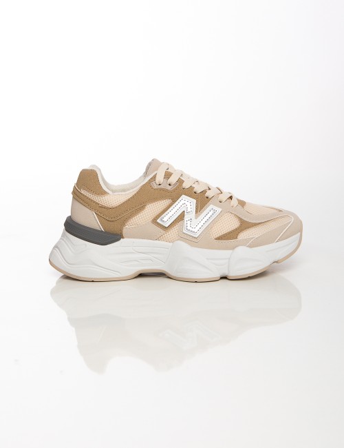 Cette image contient New Balance Beige Baskets tendance et confortables chez Joliesse. à 89,99 TND en Tunisie. L'hexa de l'arriè