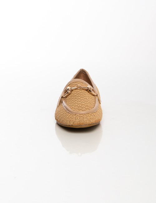 Cette image contient Mocassins femme tressés Beige & Noir avec détail métallique chez Joliesse. à 79,99 TND en Tunisie. L'hexa d