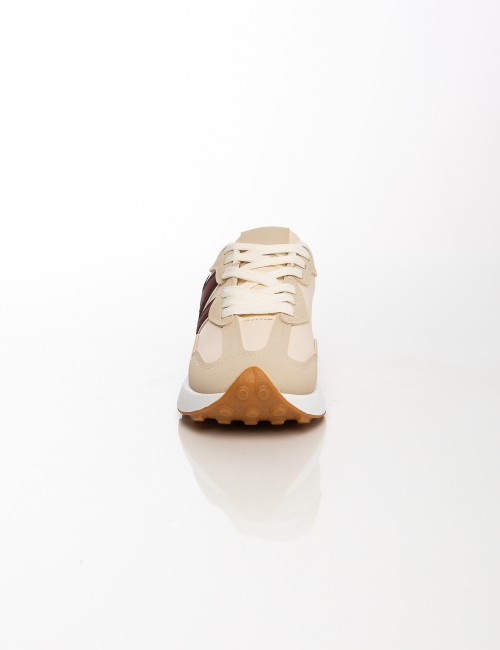Cette image contient Baskets femme Beige Bordeaux, Gris ou Kaki chez Joliesse. à 79,99 TND en Tunisie. L'hexa de l'arrière plan 