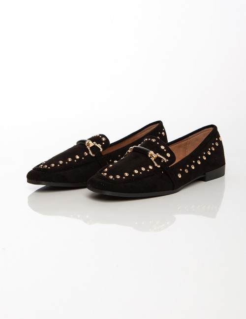 Cette image contient Mocassins en daim beige avec détails métalliques dorés chez Joliesse. à 89,99 TND en Tunisie. L'hexa de l'a