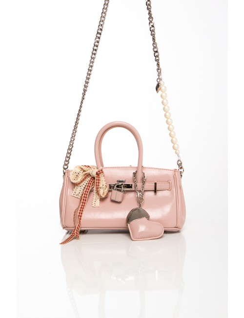 Cette image contient Sac à main rose avec chaîne et accessoires décoratifs chez Joliesse. à 129,99 TND en Tunisie. L'hexa de l'a