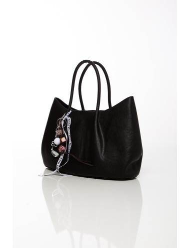 Cette image contient Sac à main noir en simili cuir avec breloques décoratives chez Joliesse. à 129,99 TND en Tunisie. L'hexa de