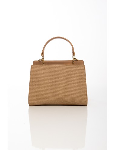 Cette image contient Sac à main beige en simili cuir texturé avec anse et bandoulière chez Joliesse. à 119,99 TND en Tunisie. L'