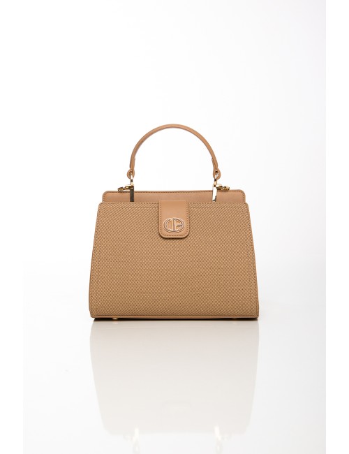 Cette image contient Sac à main beige en simili cuir texturé avec anse et bandoulière chez Joliesse. à 119,99 TND en Tunisie. L'