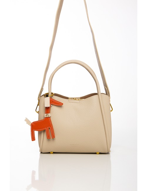 Cette image contient Sac à main beige en simili cuir avec porte-clés décoratif chez Joliesse. à 0,00 TND en Tunisie. L'hexa de l