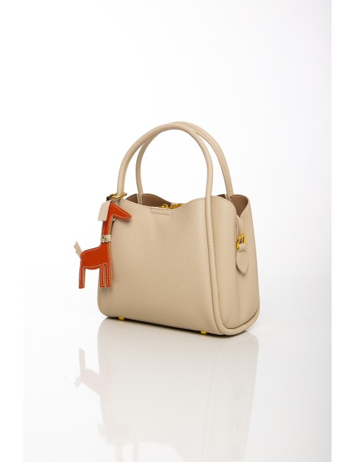 Cette image contient Sac à main beige en simili cuir avec porte-clés décoratif chez Joliesse. à 0,00 TND en Tunisie. L'hexa de l