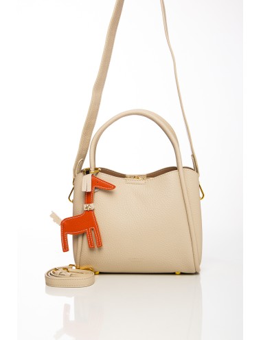 Cette image contient Sac à main beige en simili cuir avec porte-clés décoratif chez Joliesse. à 0,00 TND en Tunisie. L'hexa de l