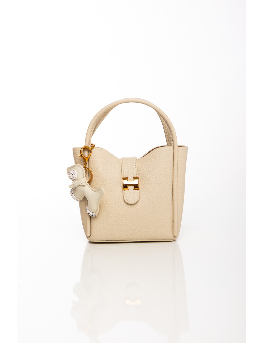 Cette image contient Sac à main beige avec porte-clés chien décoratif et bandoulière chez Joliesse. à 109,99 TND en Tunisie. L'h