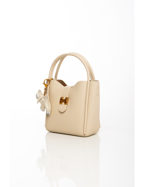 Cette image contient Sac à main beige avec porte-clés chien décoratif et bandoulière chez Joliesse. à 109,99 TND en Tunisie. L'h