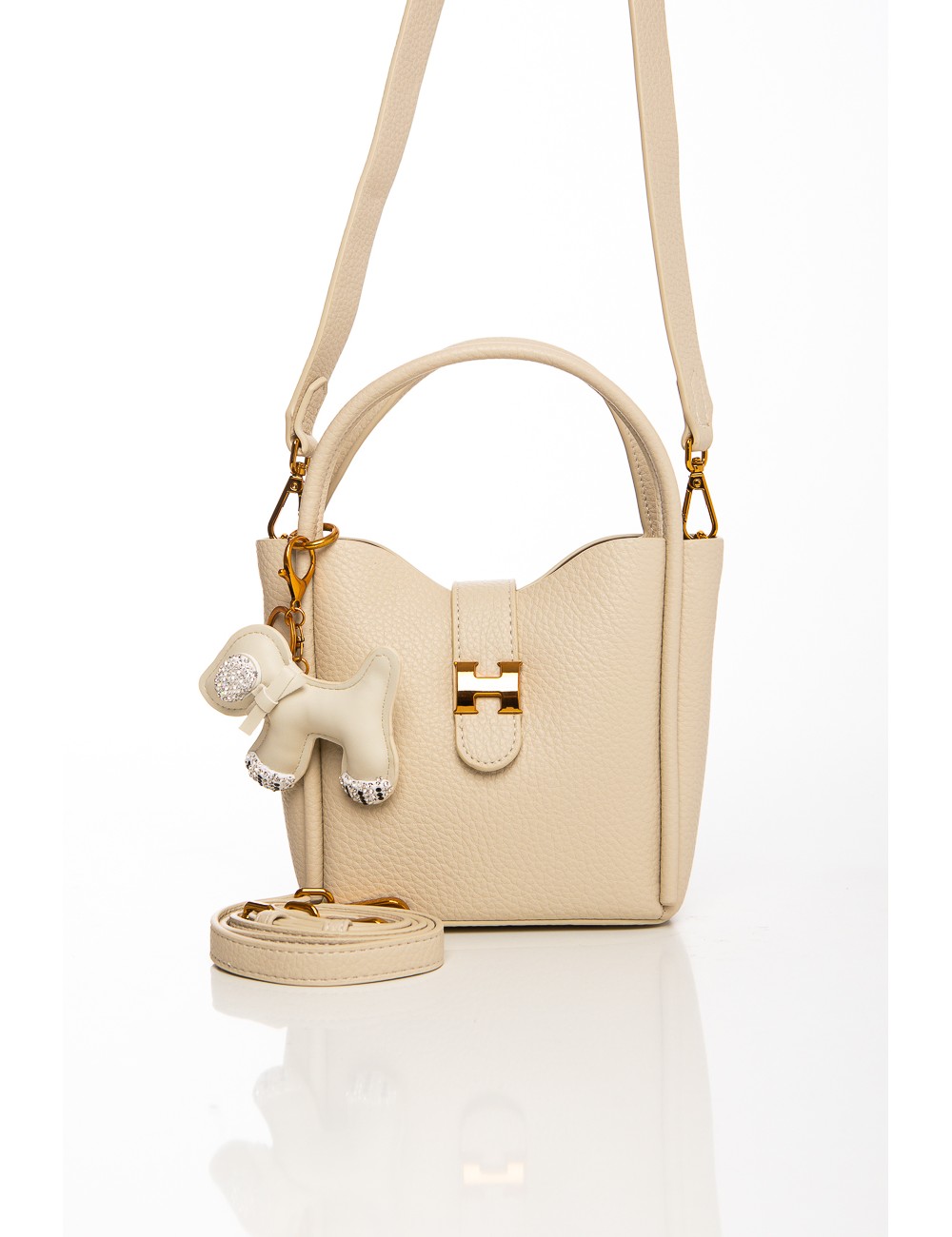 Cette image contient Sac à main beige avec porte-clés chien décoratif et bandoulière chez Joliesse. à 109,99 TND en Tunisie. L'h