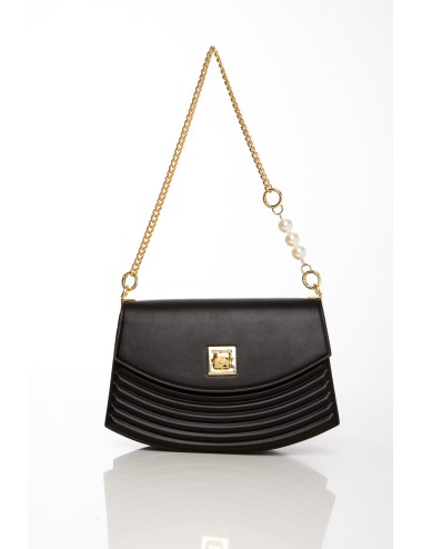 Cette image contient Sac noir chic à chaîne dorée et détails perles chez Joliesse. à 129,99 TND en Tunisie. L'hexa de l'arrière 