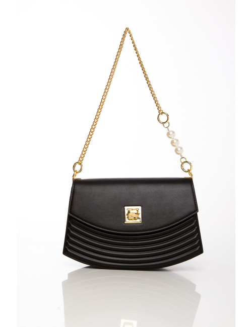 Cette image contient Sac noir chic à chaîne dorée et détails perles chez Joliesse. à 129,99 TND en Tunisie. L'hexa de l'arrière 