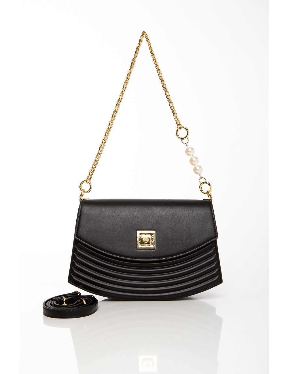 Cette image contient Sac noir chic à chaîne dorée et détails perles chez Joliesse. à 129,99 TND en Tunisie. L'hexa de l'arrière 