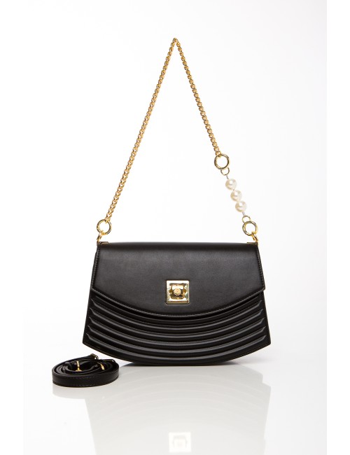 Cette image contient Sac noir chic à chaîne dorée et détails perles chez Joliesse. à 129,99 TND en Tunisie. L'hexa de l'arrière