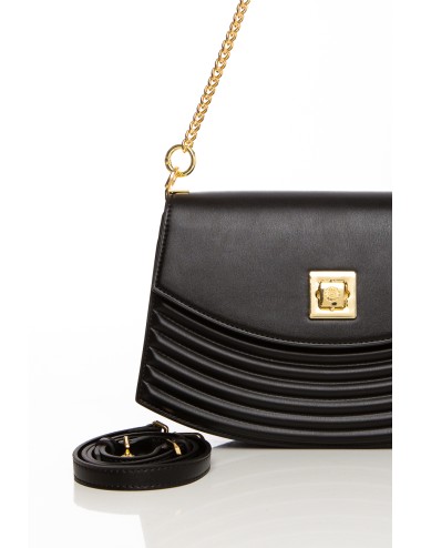 Cette image contient Sac noir chic à chaîne dorée et détails perles chez Joliesse. à 129,99 TND en Tunisie. L'hexa de l'arrière 