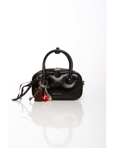 Cette image contient Sac à main noir chic avec breloques fantaisie chez Joliesse. à 129,99 TND en Tunisie. L'hexa de l'arrière p