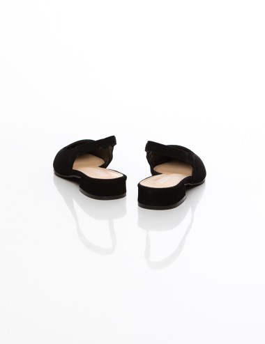 Cette image contient Ballerines slingback noires élégantes femme confort et style chez Joliesse. à 79,99 TND en Tunisie. L'hexa 