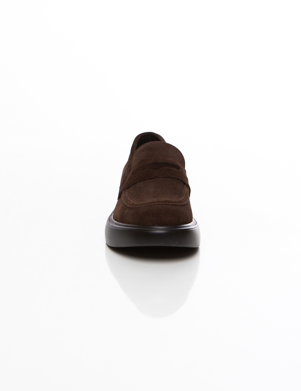 Cette image contient Mocassins femme en daim marron ou noir avec semelle confort chez Joliesse. à 119,99 TND en Tunisie. L'hexa 