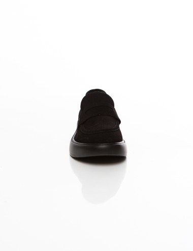 Cette image contient Mocassins femme en daim marron ou noir avec semelle confort chez Joliesse. à 119,99 TND en Tunisie. L'hexa 