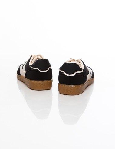 Cette image contient Baskets femme multicolores style rétro semelle gomme chez Joliesse. à 89,99 TND en Tunisie. L'hexa de l'arr