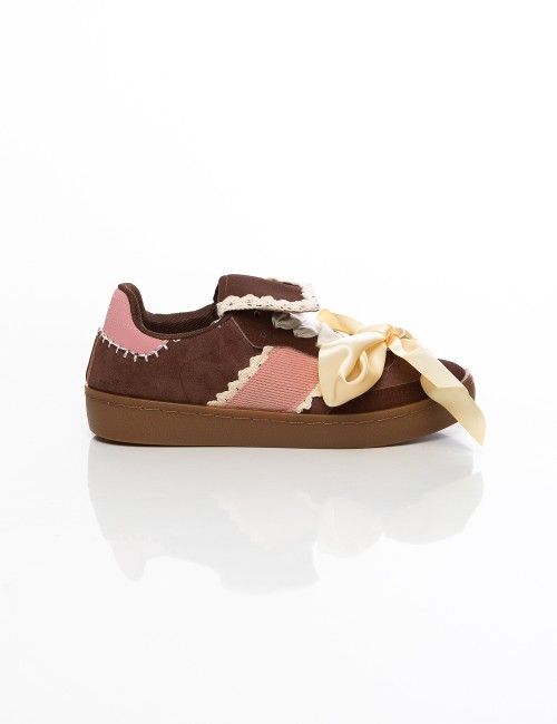 Cette image contient Baskets fantaisie à ruban satin Style élégant fille chez Joliesse. à 89,99 TND en Tunisie. L'hexa de l'arri
