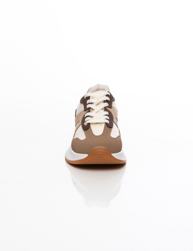 Cette image contient Baskets légères multicolores  Confort et style sportif chez Joliesse. à 89,99 TND en Tunisie. L'hexa de l'a
