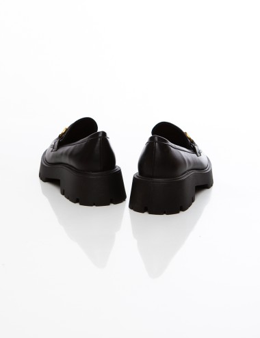 Cette image contient Mocassins femme semelle épaisse Élégance et confort chez Joliesse. à 109,99 TND en Tunisie. L'hexa de l'arr