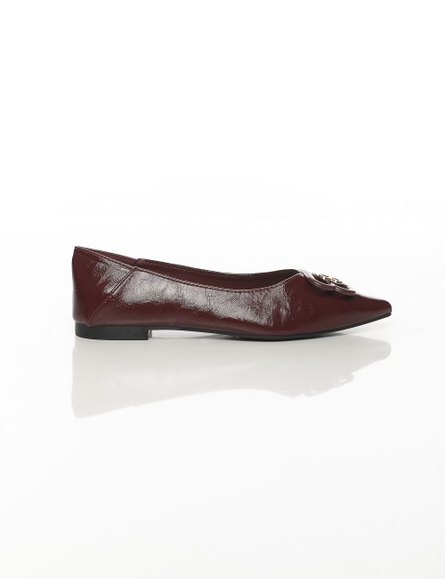 Cette image contient Ballerines femme à bout pointu avec boucle décorative chez Joliesse. à 89,99 TND en Tunisie. L'hexa de l'ar