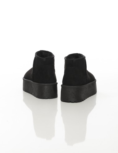 Cette image contient Bottines fourrées femme à semelle épaisse chez Joliesse. à 79,99 TND en Tunisie. L'hexa de l'arrière plan e
