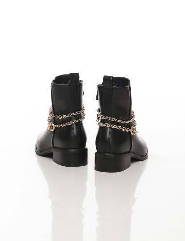 Cette image contient Bottines femme noires à chaînes dorées chez Joliesse. à 159,99 TND en Tunisie. L'hexa de l'arrière plan est