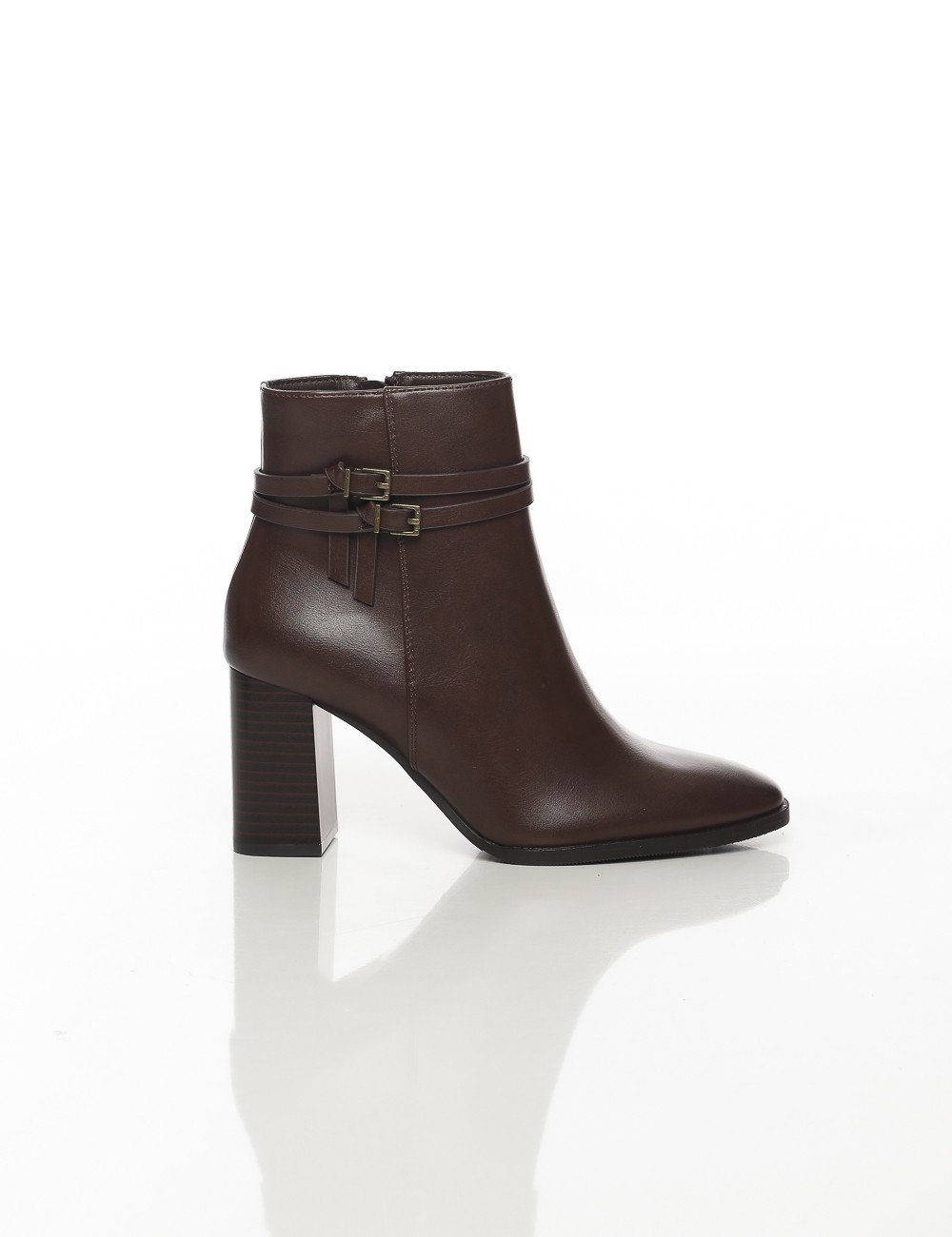 Cette image contient Bottines femme à talons hauts avec brides chez Joliesse. à 169,99 TND en Tunisie. L'hexa de l'arrière plan Cette image contient Bottines femme à talons hauts avec brides chez Joliesse. à 169,99 TND en Tunisie. L'hexa de l'arrière plan