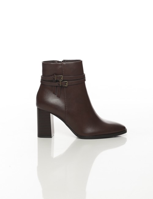 Cette image contient Bottines femme à talons hauts avec brides chez Joliesse. à 169,99 TND en Tunisie. L'hexa de l'arrière plan 