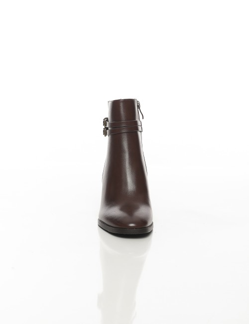 Cette image contient Bottines femme à talons hauts avec brides chez Joliesse. à 169,99 TND en Tunisie. L'hexa de l'arrière plan 