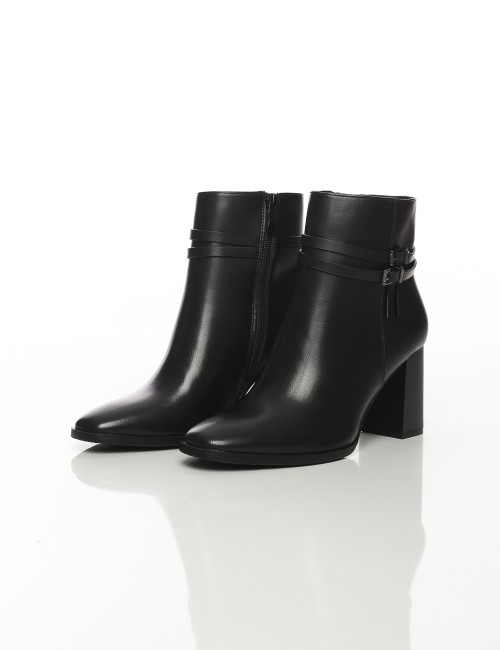 Cette image contient Bottines femme à talons hauts avec brides chez Joliesse. à 169,99 TND en Tunisie. L'hexa de l'arrière plan 