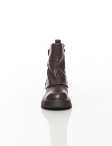 Cette image contient Bottines à semelle épaisse avec doubles boucles métalliques chez Joliesse. à 159,99 TND en Tunisie. L'hexa 