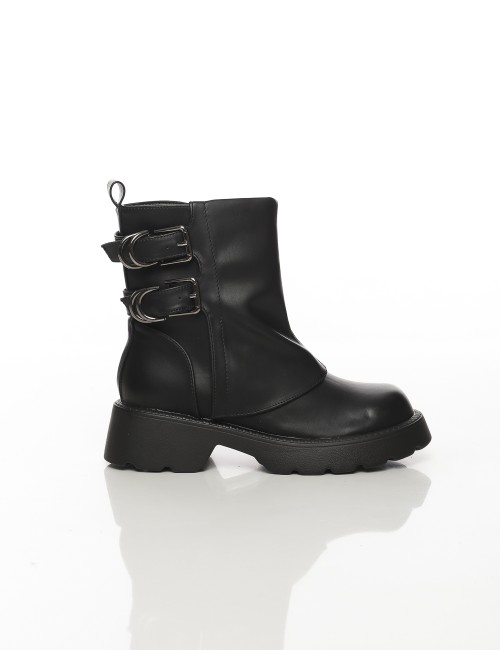 Cette image contient Bottines à semelle épaisse avec doubles boucles métalliques chez Joliesse. à 159,99 TND en Tunisie. L'hexa 