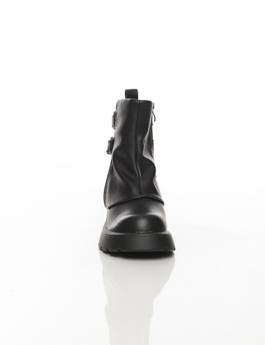 Cette image contient Bottines à semelle épaisse avec doubles boucles métalliques chez Joliesse. à 159,99 TND en Tunisie. L'hexa 