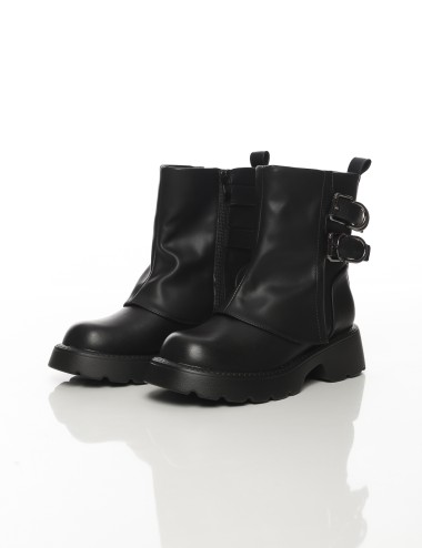 Cette image contient Bottines à semelle épaisse avec doubles boucles métalliques chez Joliesse. à 159,99 TND en Tunisie. L'hexa 